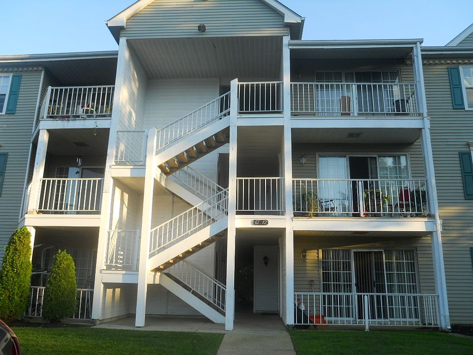 1st image of 70 Iroquois Dr #16