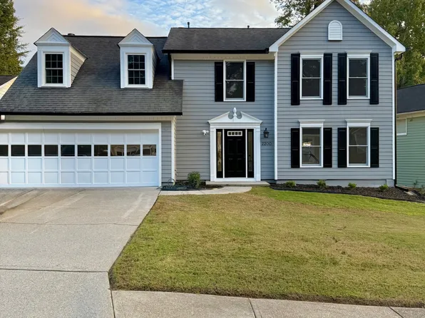 2200 Carlysle Cove Dr, Lawrenceville, GA 30044