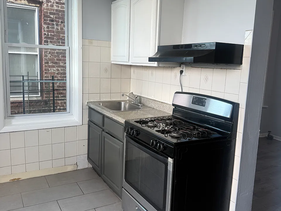 1203-1204 Broad St #13