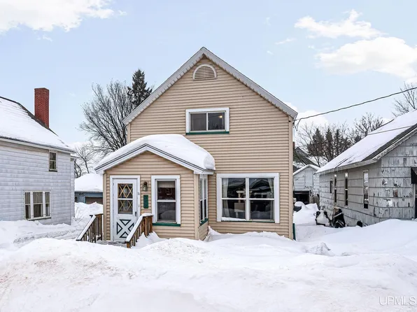 312 W Ridge St, Ishpeming, MI 49849
