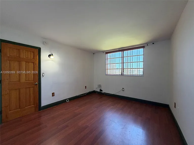 2851 Leonard Dr #J511 — Photo 4
