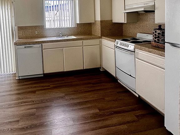 5th image of 2155 N Winery Ave #0