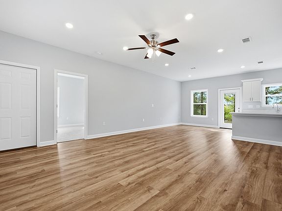 3rd image of 2588 Kingston Rd