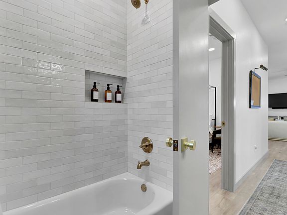 Main hallway bathroom shower/bath combo