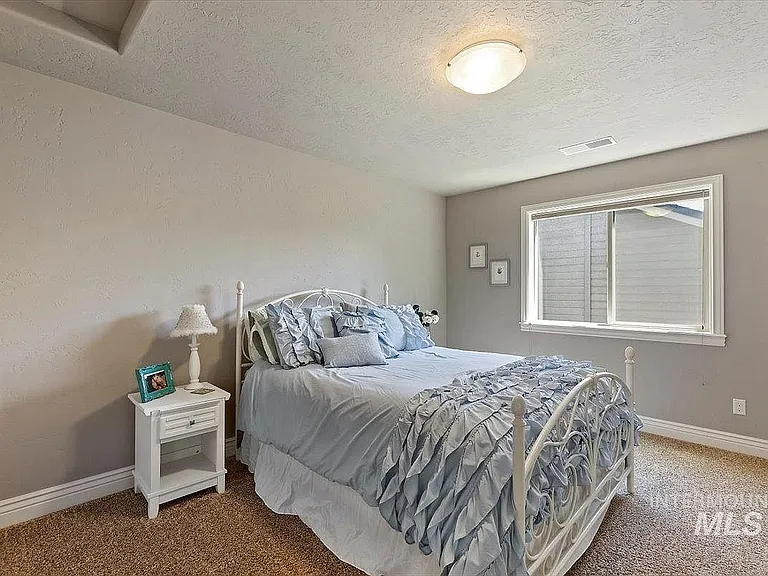 2549 E Satterfield St — Photo 14