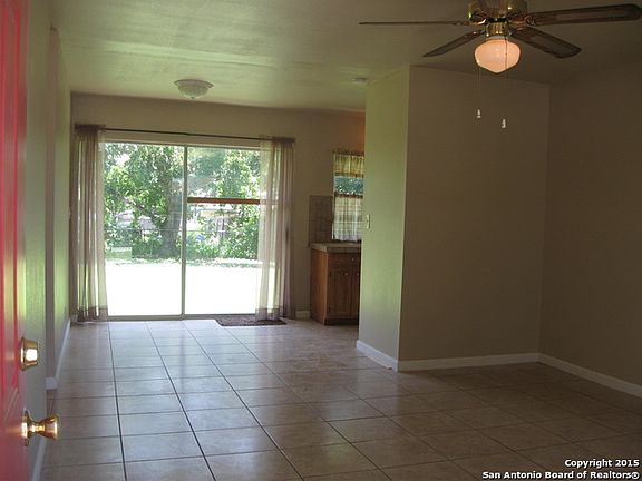 4th image of 6014 Castle View Dr