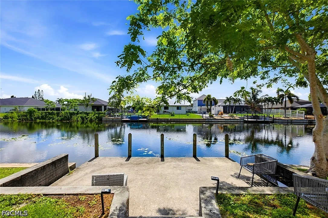 3 bed, 2.0 bath, 1300 sqft, $1,999 — Photo 4