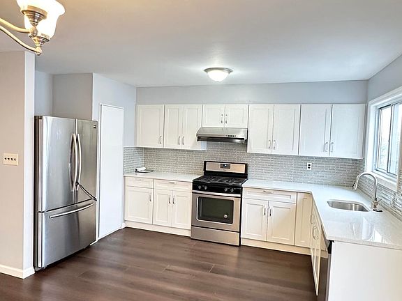 3rd image of 293 Richmond Hill Rd