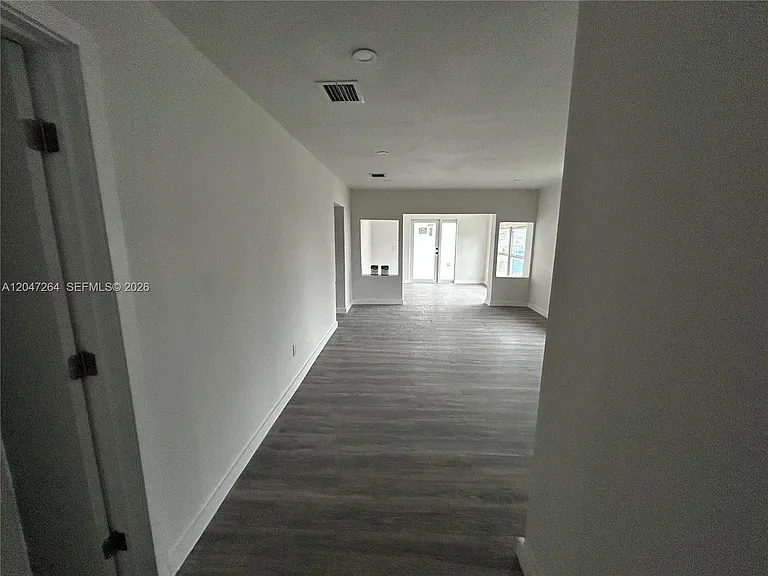 4429 SW 21st St #FRONT — Photo 18