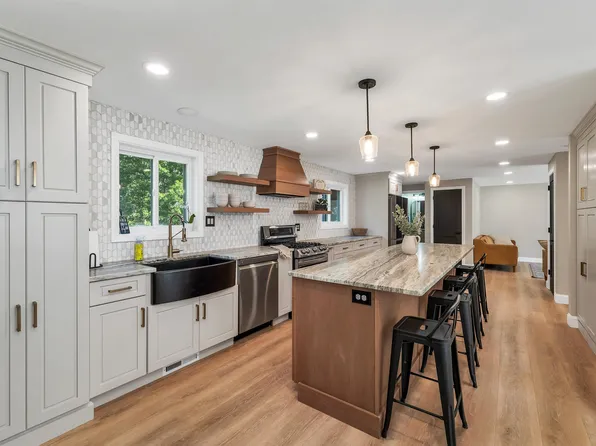 9 Cambridge Drive, Merrimack, NH 03054