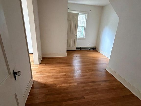 4th image of 215 S Clairmont Dr