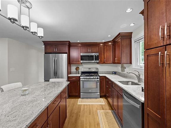 5th image of 23 Southwood Dr