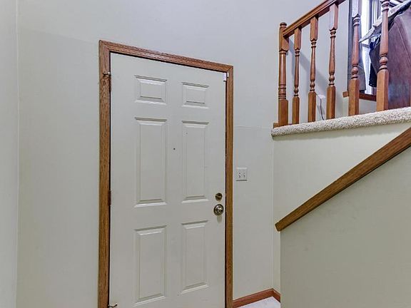 4th image of 3920 Orchid Ln N