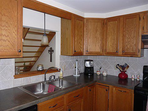 kitchen w double sinks