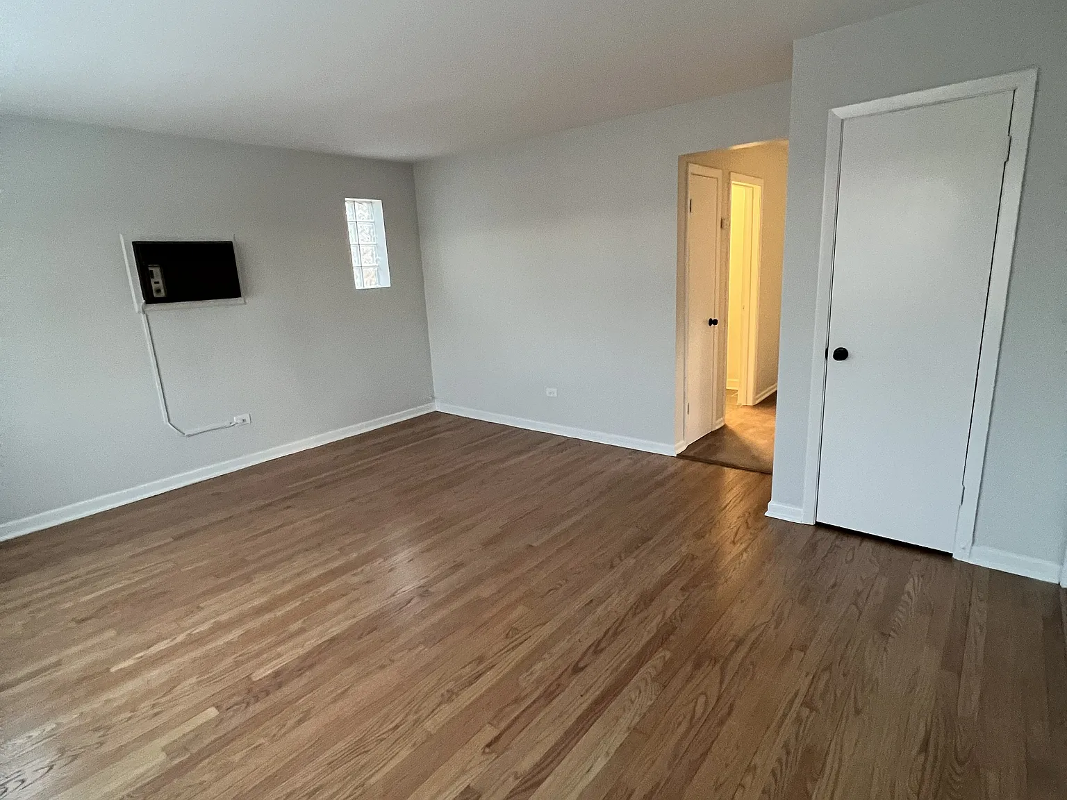 2 bed, 1000 sqft, $2,000 — Photo 3