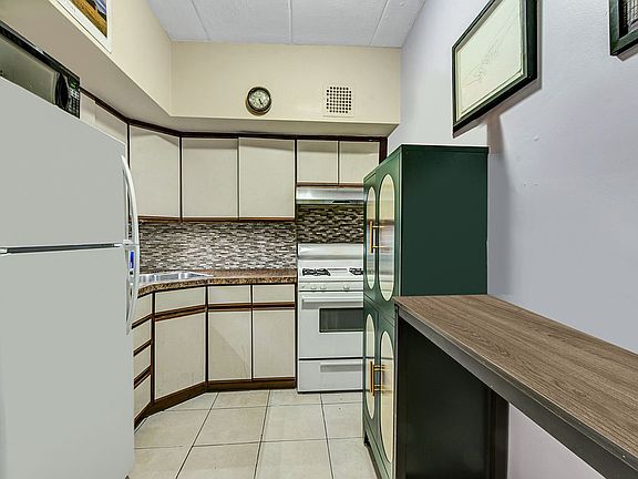5th image of 2070 Steinway St