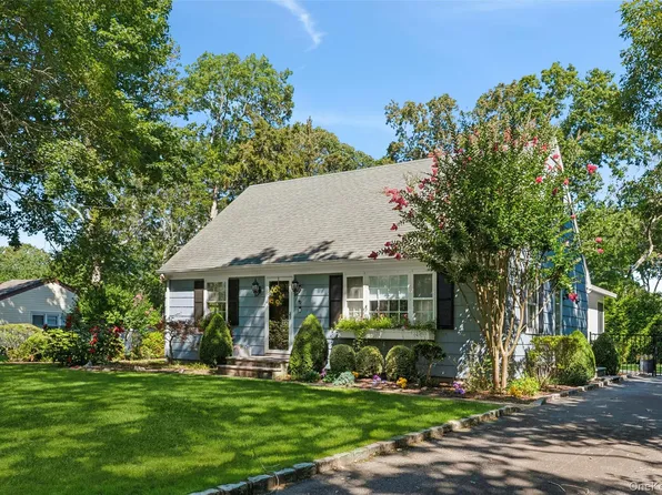 40 Donellan Road, Hampton Bays, NY 11946