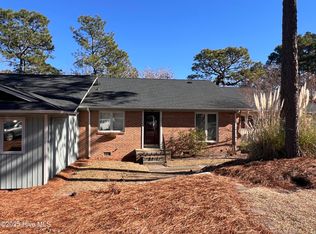 37 Garden Villa Dr, Pinehurst, NC 28374