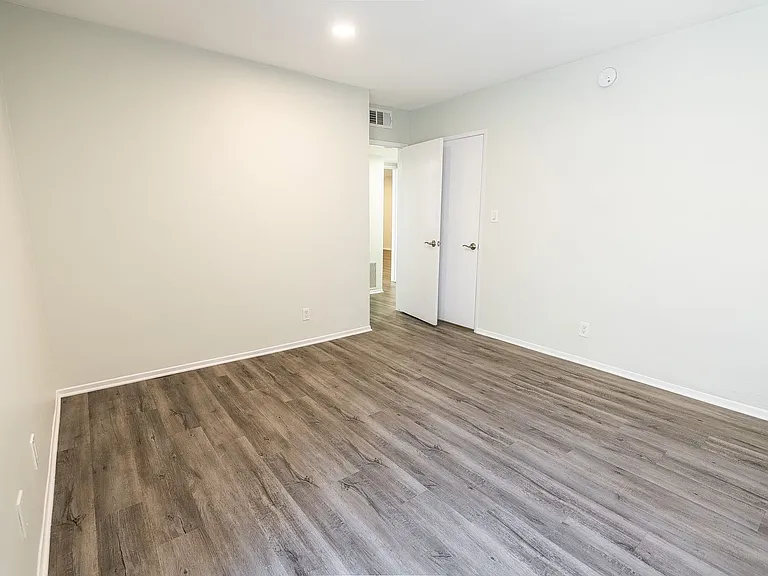 115 North Wetherly Drive — Photo 11
