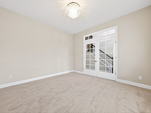 5th image of 27 Bradley Dr