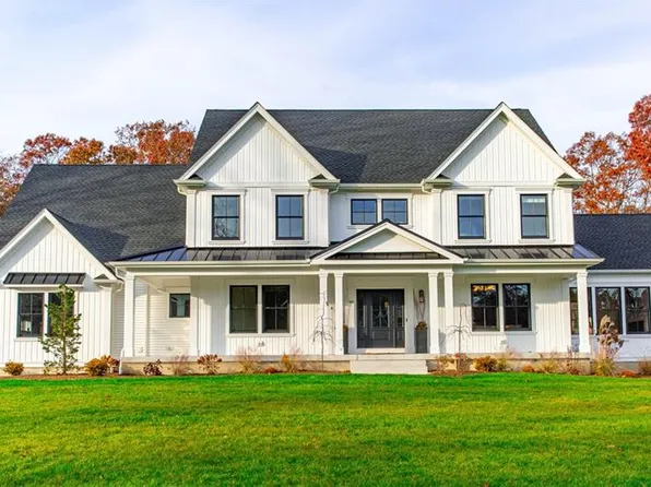 4 Amore Ln, East Greenwich, RI 02818