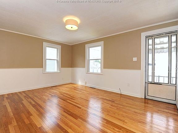 3rd image of 208B 2nd Ave