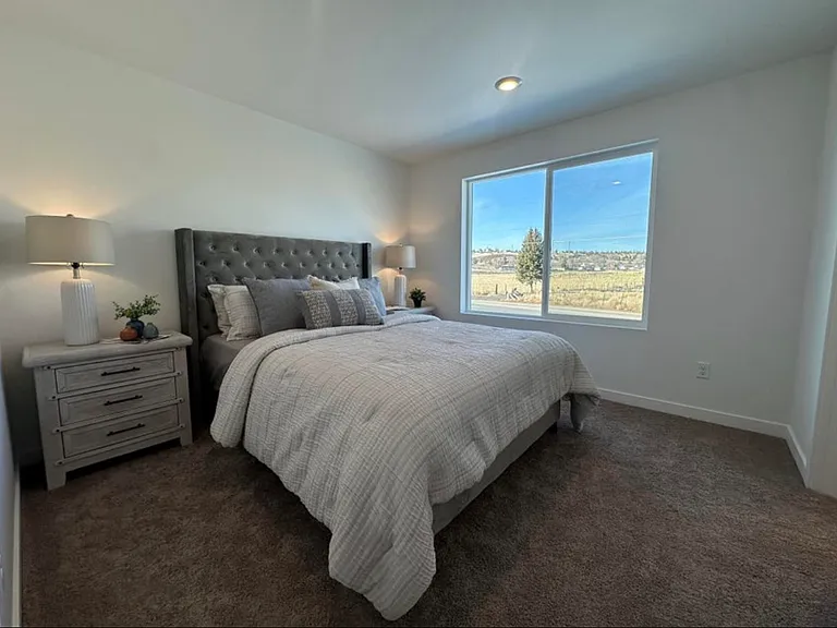 714 NE Rickenbacker Rd — Photo 14