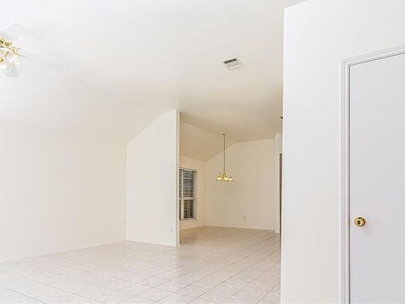 3rd image of 1713 Kelly Ln