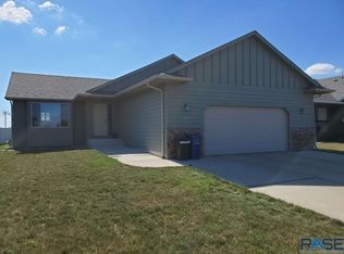 305 Thelma Ave, Harrisburg, SD 57032