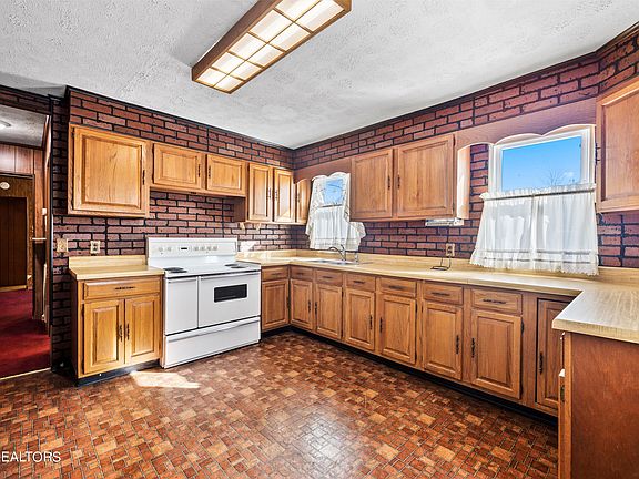 5th image of 204 S Laurel Cir