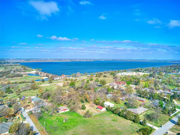 8209 Golden Oaks Rd, Oklahoma City, OK 73127