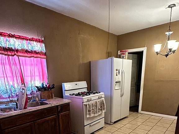 4th image of 1009 MONTEZUMA ST