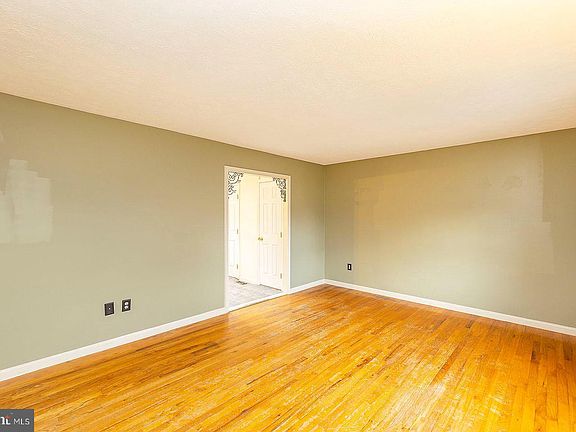 2nd image of 227 Broad Ave