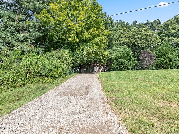 3rd image of Majors Rd #2R2