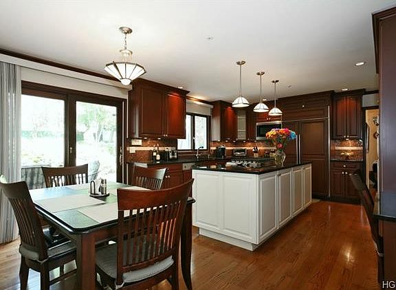 4th image of 9 Sunrise Ln