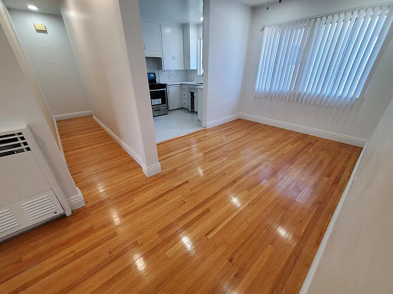 1020 E Carson St #6 — Photo 2