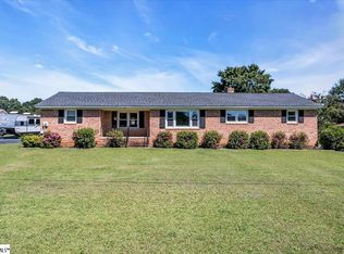 207 Lynn Ave, Laurens, SC 29360