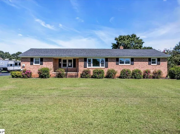 207 Lynn Ave, Laurens, SC 29360