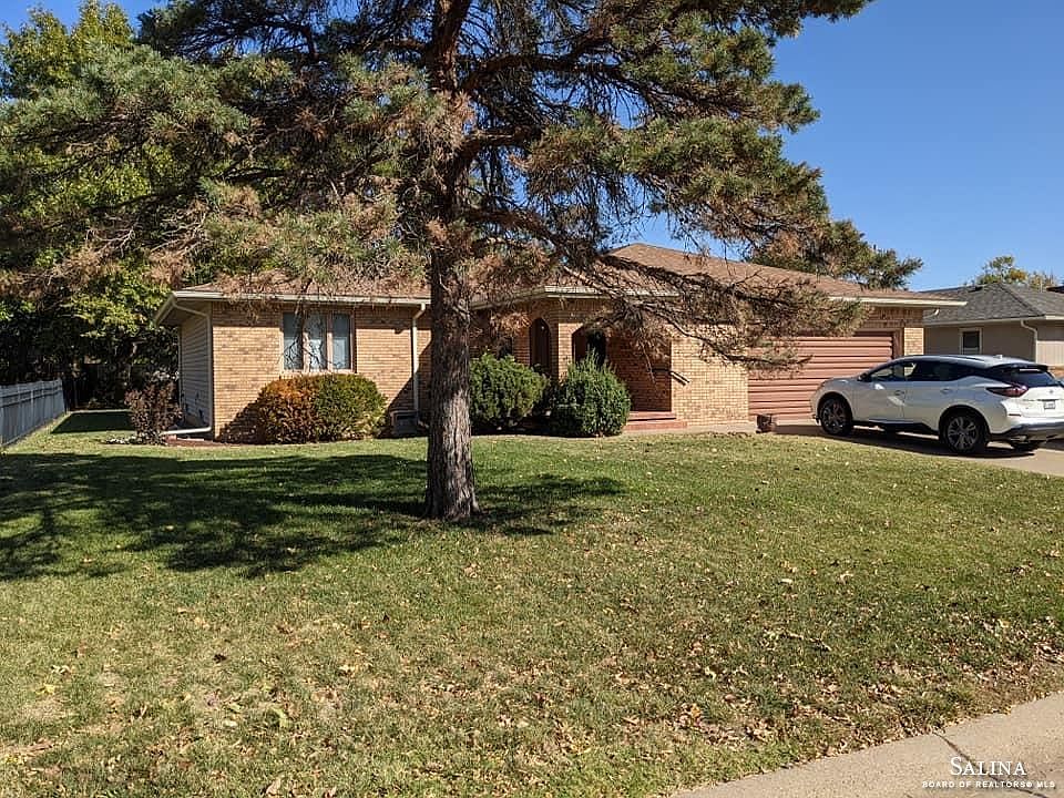 1st image of 2307 Applewood Ln