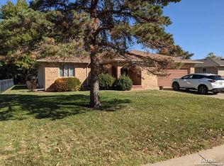 2307 Applewood Ln, Salina, KS 67401