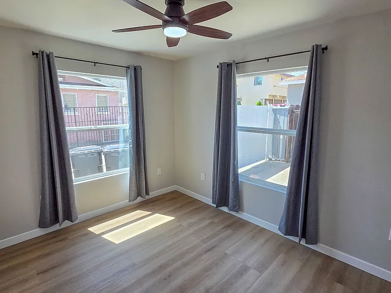 r7651 — Photo 12