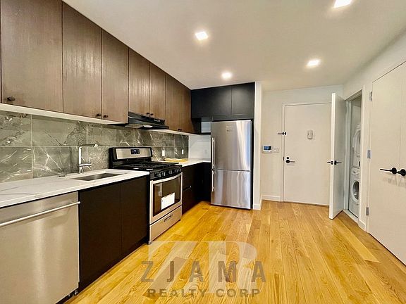 3rd image of 25 E 19th St Unit 2-G