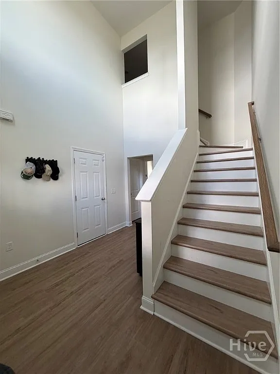 4 bed, 2.5 bath, 2259 sqft, $2,600 — Photo 2