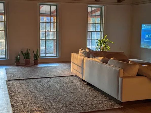 1000 E Compromise St