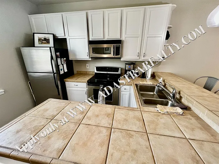 4545 Madison Ave — Photo 10
