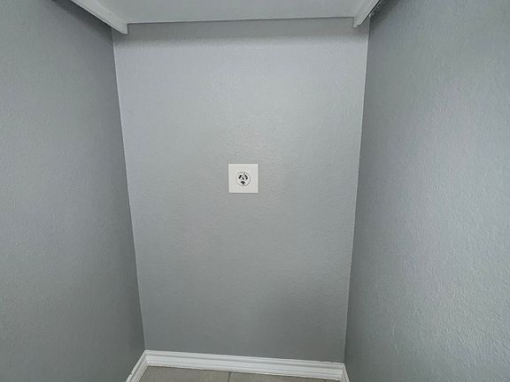 4th image of 741 Meadowcreek Ct