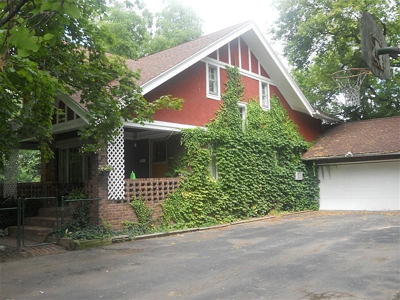2nd image of 976 W Stoker Dr