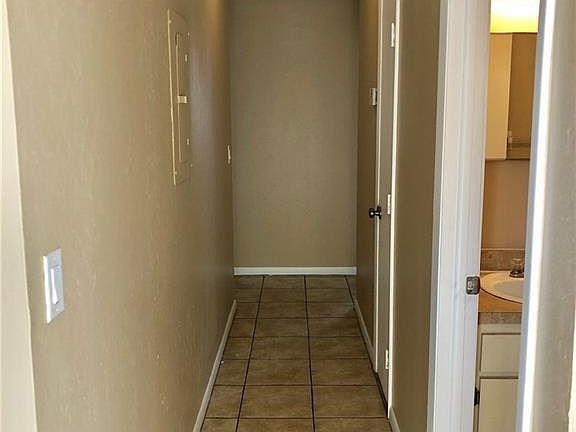 3rd image of 218 SE 16th Pl