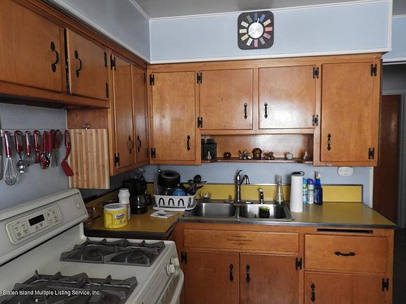5th image of 38 Canterbury Ave