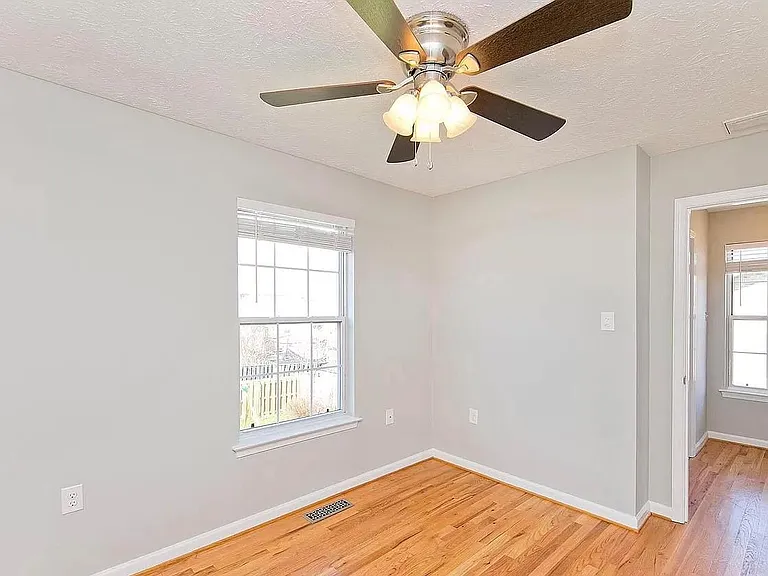 215 Stratford Dr — Photo 13